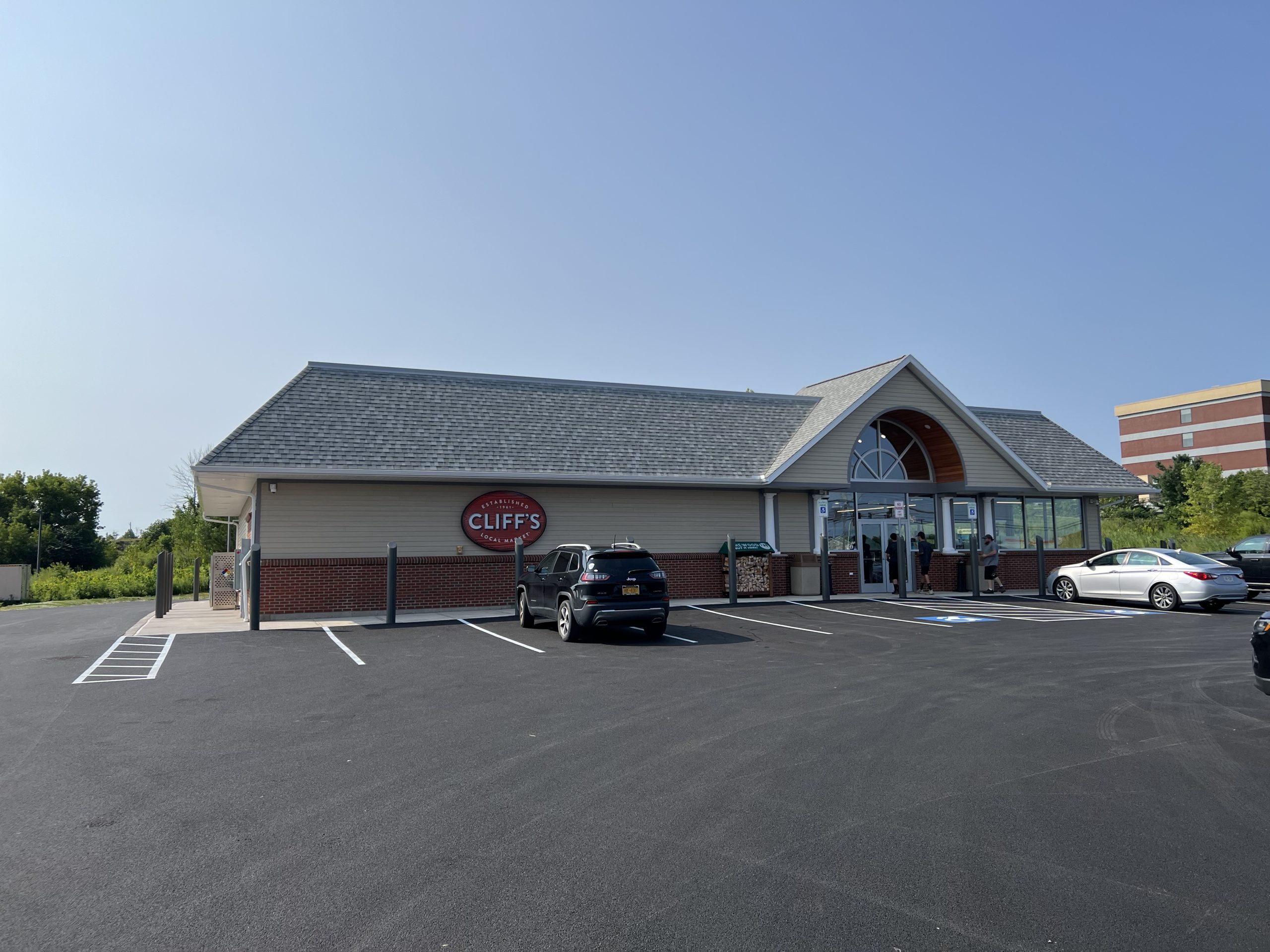 Cliff’s Local Market Celebrates Grand Opening in Oswego, NY